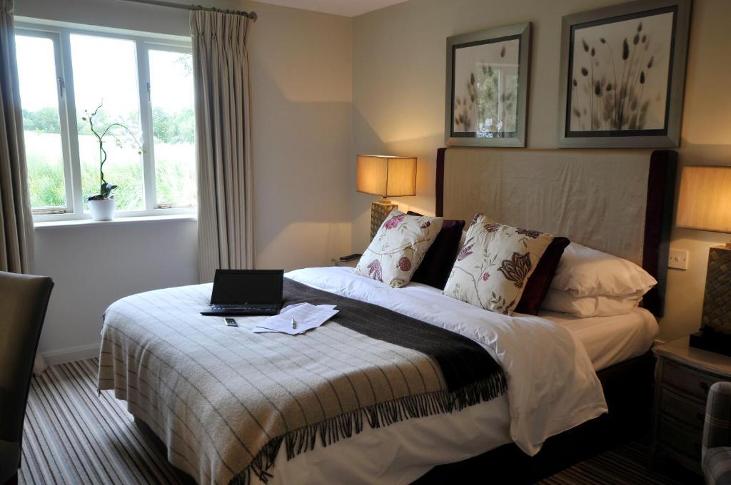 The Crown Of Crucis Country Inn And Hotel Cirencester Exterior foto
